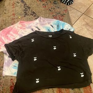 2 piece Bundle , with 2 women crop tops, Two different brands,and patterns.